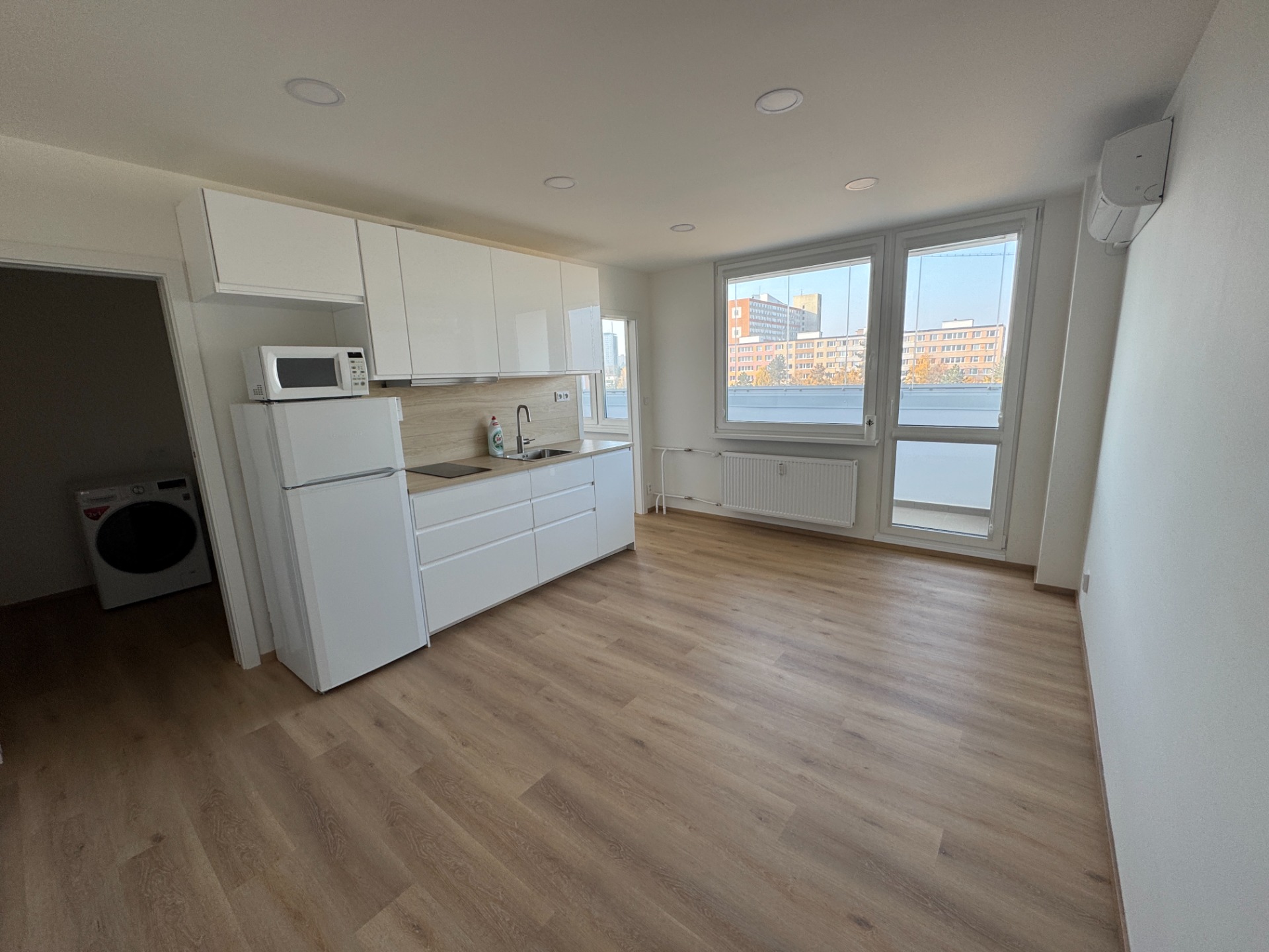 Obývák s kuchyňkou